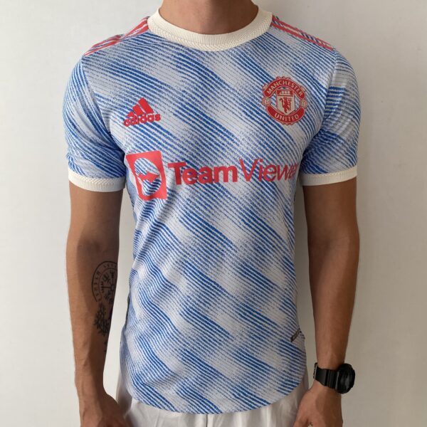 2024-10-29 16.15.55 Camisa Manchester United Away Versão Jogador Cristiano Ronaldo 7 CR7 21/2022 Adidas - Imagem 2
