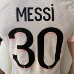 Camisa Paris Saint-Germain - PSG Away Messi 30 Branca Versão Jogador 21/2022 Nike - Imagem 12