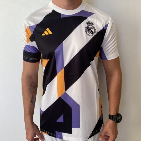 2024-11-21 16.54.55 Camisa Real Madrid Pré-Jogo Versão Torcedor 24/2025 Adidas - Imagem 1