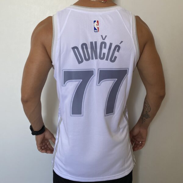 Camiseta Regata Basquete NBA Dallas Mavericks City Edition 2025 Nike - Imagem 15