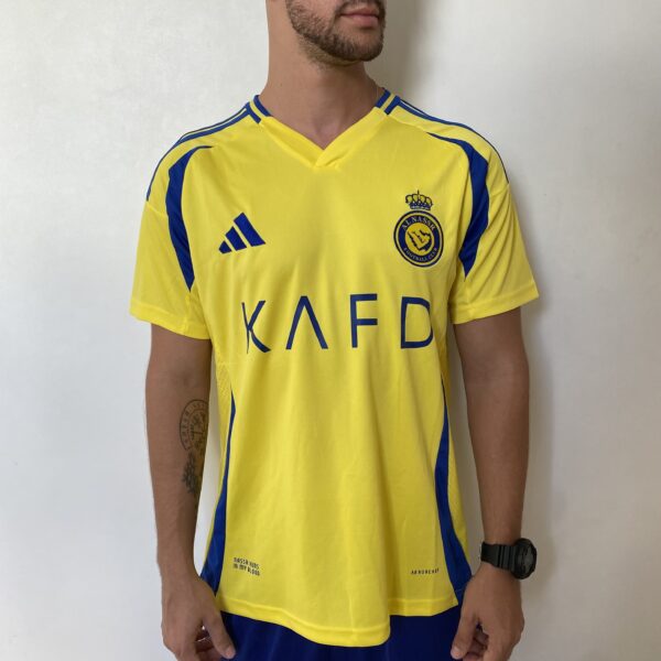 2025-04-08 16.02.34 Camisa Al Nassr Home Versão Torcedor Amarela 24/2025 Adidas - Imagem 2