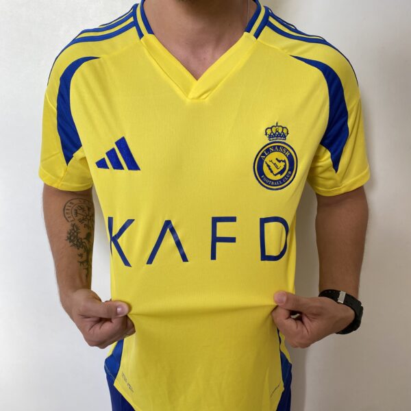 2025-04-08 16.06.03 Camisa Al Nassr Home Versão Torcedor Amarela 24/2025 Adidas - Imagem 12