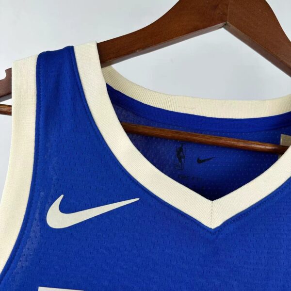 Camiseta Regata Basquete NBA Milwaukee Bucks 0 Lilard City Edition 2025 Azul Nike - Imagem 3