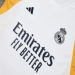 Kit Regata e Calção Real Madrid Versão Torcedor 24/2025 Branco Adidas - Imagem 2