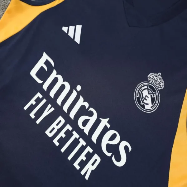 Kit Regata e Calção Real Madrid Versão Torcedor 24/2025 Azul Adidas - Imagem 2