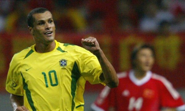 Camisa Retrô Clássica Seleção Brasileira Brasil 2002 - Ronaldo 9 - Nike - Amarela - Imagem 22