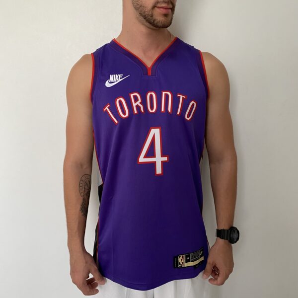 2024-11-18 17.13.33 Camiseta Regata Basquete NBA Toronto Raptors 4 Barnes Classic Edition 2025 Roxa Nike - Imagem 2