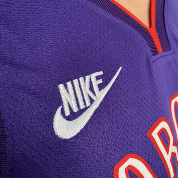 2024-11-18 17.13.51 Camiseta Regata Basquete NBA Toronto Raptors 4 Barnes Classic Edition 2025 Roxa Nike - Imagem 4