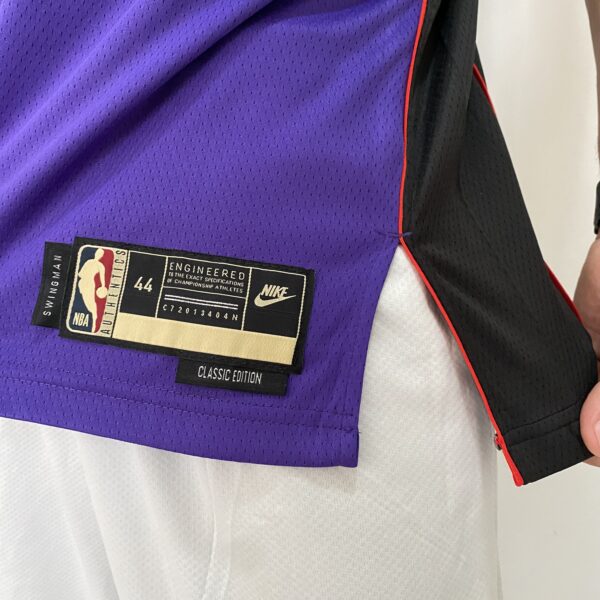 2024-11-18 17.15.44 Camiseta Regata Basquete NBA Toronto Raptors 4 Barnes Classic Edition 2025 Roxa Nike - Imagem 10