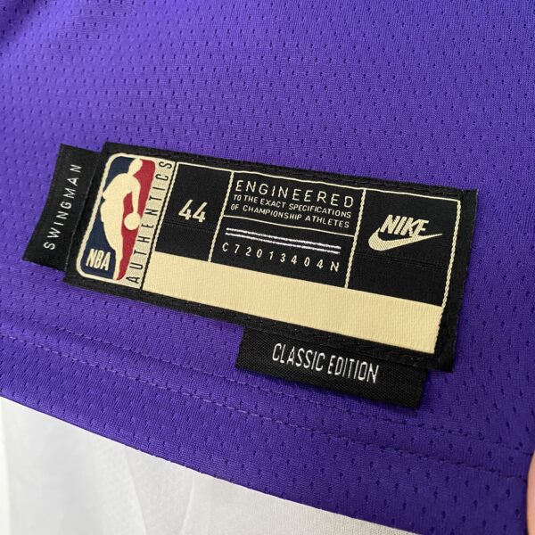 2024-11-18 17.15.50 Camiseta Regata Basquete NBA Toronto Raptors 4 Barnes Classic Edition 2025 Roxa Nike - Imagem 11