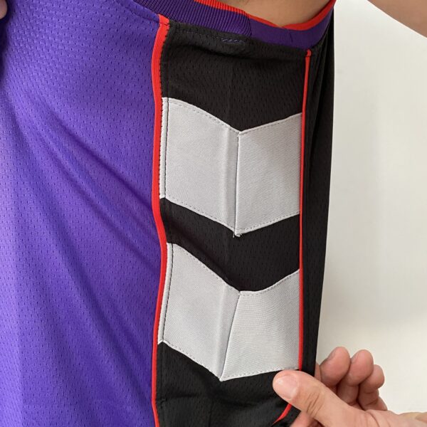 2024-11-18 17.16.00 Camiseta Regata Basquete NBA Toronto Raptors 4 Barnes Classic Edition 2025 Roxa Nike - Imagem 12