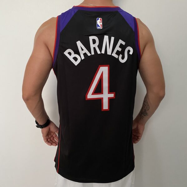 2024-11-18 17.20.23 Camiseta Regata Basquete NBA Toronto Raptors 4 Barnes Classic Edition 2025 Roxa Nike - Imagem 14