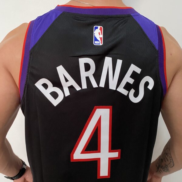 2024-11-18 17.20.31 Camiseta Regata Basquete NBA Toronto Raptors 4 Barnes Classic Edition 2025 Roxa Nike - Imagem 15