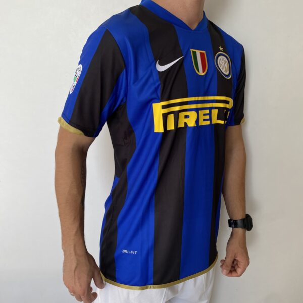 2025-02-14 14.10.28 Camisa Retrô Inter de Milão Home 2008/2009 - Adriano 10 - Nike - Imagem 10