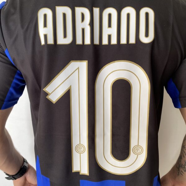 2025-02-14 14.13.58 Camisa Retrô Inter de Milão Home 2008/2009 - Adriano 10 - Nike - Imagem 14