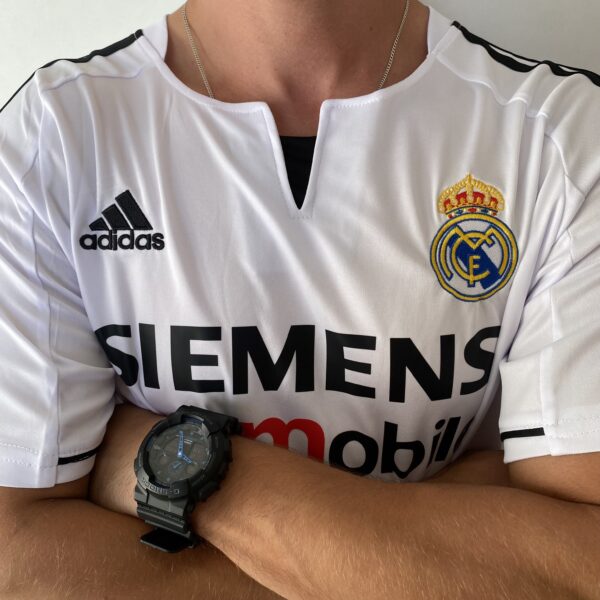 2025-02-19 16.26.45 Camisa Retrô Real Madrid Home 2003/2004 - Beckham 23 - Adidas Branca - Imagem 8