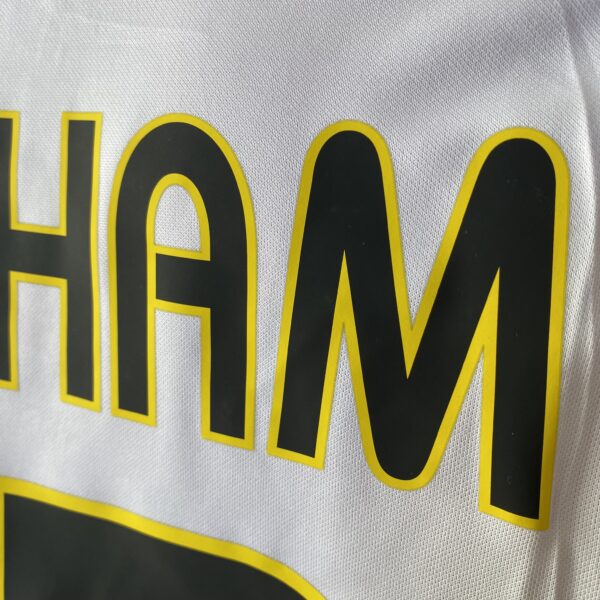 2025-02-19 16.35.12 Camisa Retrô Real Madrid Home 2003/2004 - Beckham 23 - Adidas Branca - Imagem 18