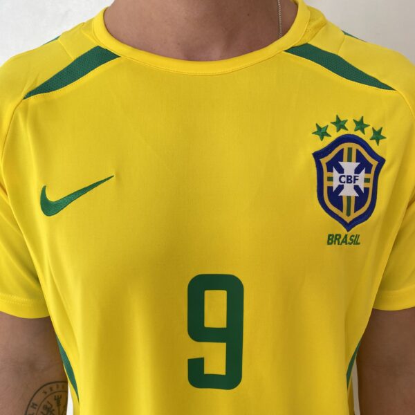 Camisa Retrô Clássica Seleção Brasileira Brasil 2002 - Ronaldo 9 - Nike - Amarela - Imagem 3