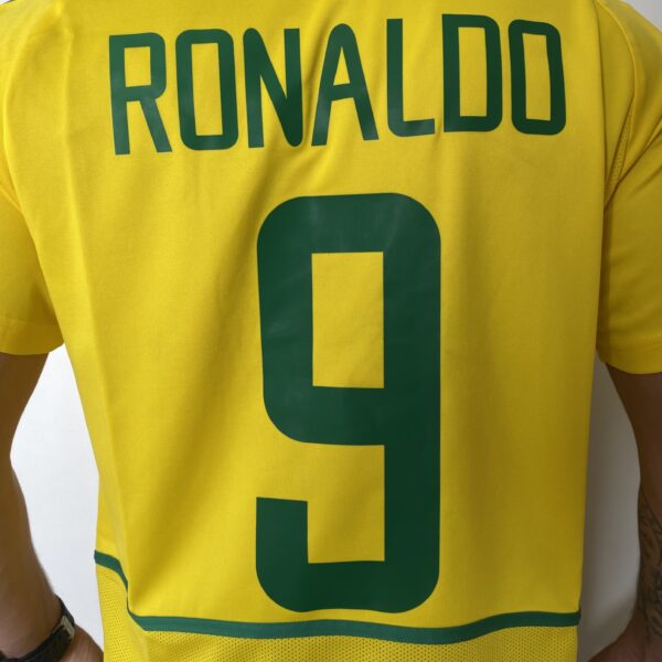 Camisa Retrô Clássica Seleção Brasileira Brasil 2002 - Ronaldo 9 - Nike - Amarela - Imagem 12