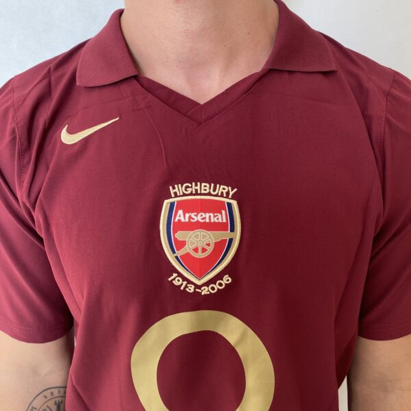 2025-04-03 16.07.12 Camisa Rêtro Arsenal Home 2005/2006 - Thierry Henry 14 -  Total 90 - Nike - Vinho - Imagem 5