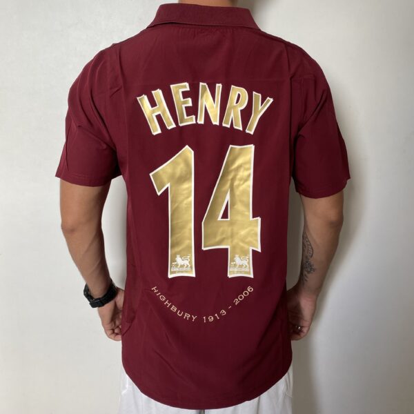 ARSENAL 2 2006 HENRY 14 (2) Camisa Rêtro Arsenal Home 2005/2006 - Thierry Henry 14 -  Total 90 - Nike - Vinho - Imagem 10