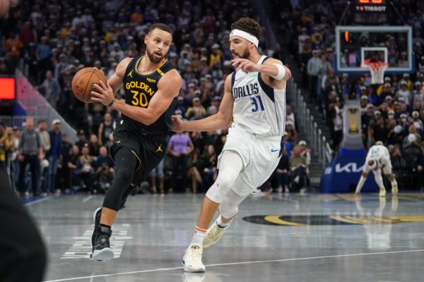 NBA: Dallas Mavericks at Golden State Warriors Camiseta Regata NBA Swingman Golden State Warriors Curry 30 Statement Edition 2025 Preta Jordan - Imagem 15