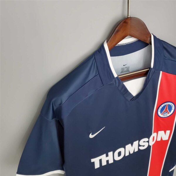 fekf mkelmwkmfkl Camisa Retrô Paris Saint-Germain - PSG Home 2002/2003 - Ronaldinho 10 - Nike - Azul Thomson - Imagem 3
