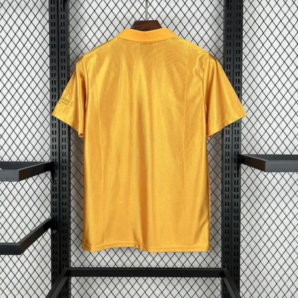 Camisa Wolverhampton Especial 70 Anos Dourada Versão Torcedor 24/2025 SUDU - Imagem 2