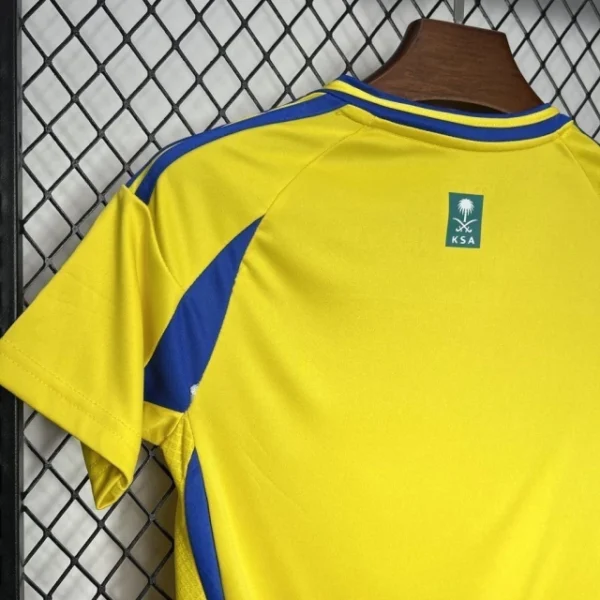 lkjgkwlglw Kit Conjunto Infantil Crianças Camisa e Calção Al Nassr Home Amarela 24/2025 Adidas - Imagem 5