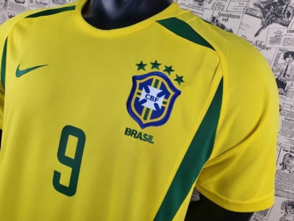 Camisa Retrô Clássica Seleção Brasileira Brasil 2002 - Ronaldo 9 - Nike - Amarela - Imagem 19