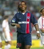 Camisa Retrô Paris Saint-Germain - PSG Home 2002/2003 - Ronaldinho 10 - Nike - Azul Thomson - Imagem 11