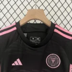 Kit Conjunto Infantil Crianças Camisa e Calção Inter Miami FC Away Infantil 24/2025 Adidas - Imagem 3