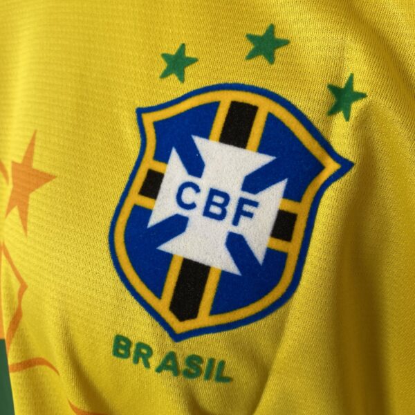 2024-12-23 10.05.37 Camisa Retrô Clássica Seleção Brasileira Brasil – Versão Torcedor Umbro – Amarela – 1994 - Romário 11 - Imagem 5