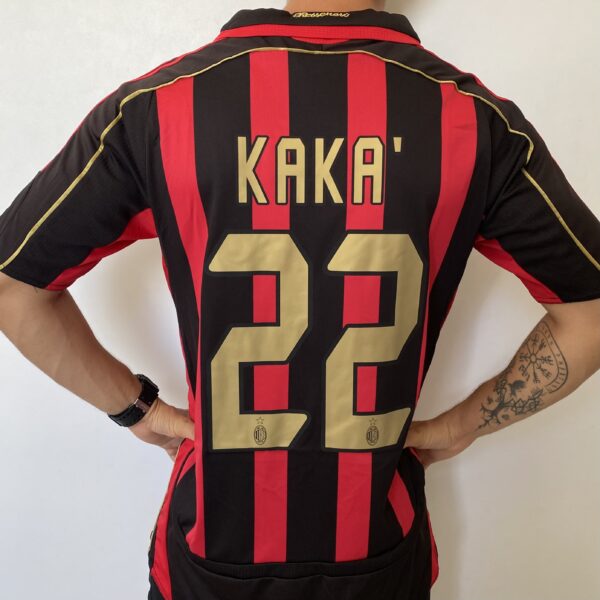 2024-12-23 10.57.10 Camisa Retrô Milan Home 2006/2007 Adidas - Kaká 22 - Imagem 2