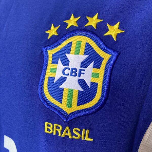 Camisa Retrô Clássica Seleção Brasileira Brasil – Nike Masculina – Versão Torcedor Azul – 2002 - Ronaldinho 11 - Imagem 4