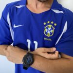 Camisa Retrô Clássica Seleção Brasileira Brasil – Nike Masculina – Versão Torcedor Azul – 2002 - Ronaldinho 11 - Imagem 11