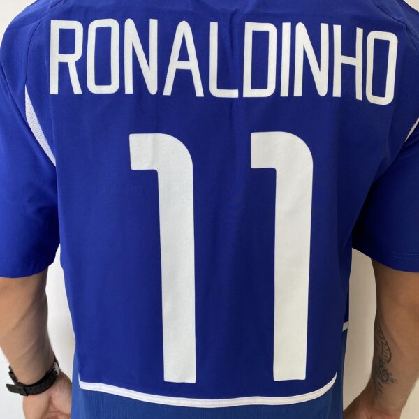 Camisa Retrô Clássica Seleção Brasileira Brasil – Nike Masculina – Versão Torcedor Azul – 2002 - Ronaldinho 11 - Imagem 14
