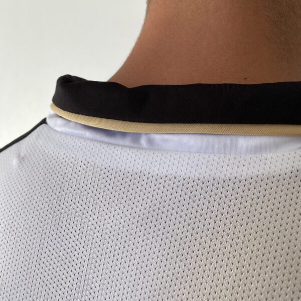 2025-02-18 15.42.22 Camisa Retrô Manchester United Away - Dupla-Face - Frente Verso - 2001/2002 - Beckham 7 - Umbro Branco - Imagem 14