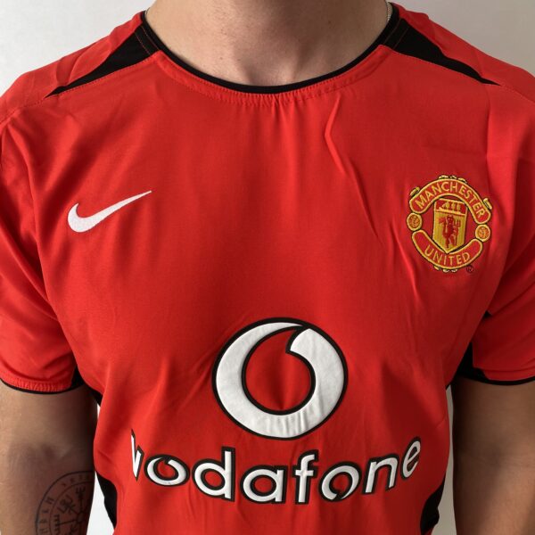 2025-02-18 17.08.10 Camisa Retrô Manchester United Home 2002/2004 Nike Total 90 - Imagem 3