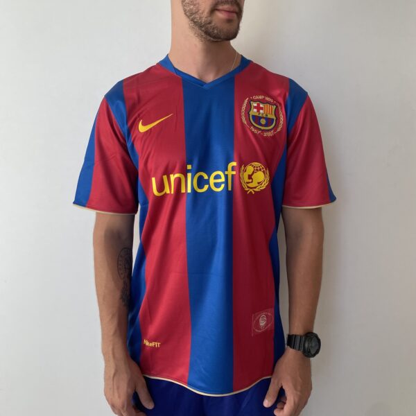 2025-02-19 16.41.47 Camisa Retrô Barcelona 2007/2008 - Lionel Messi 19 - Nike  - Azul Grená - Imagem 2
