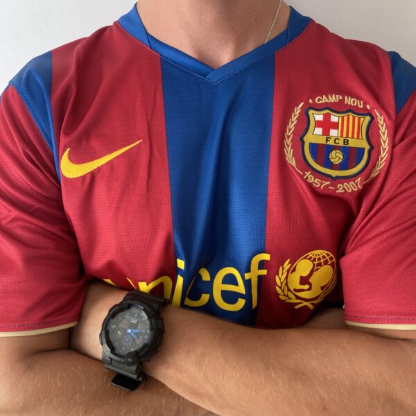 2025-02-19 16.42.47 Camisa Retrô Barcelona 2007/2008 - Lionel Messi 19 - Nike  - Azul Grená - Imagem 6