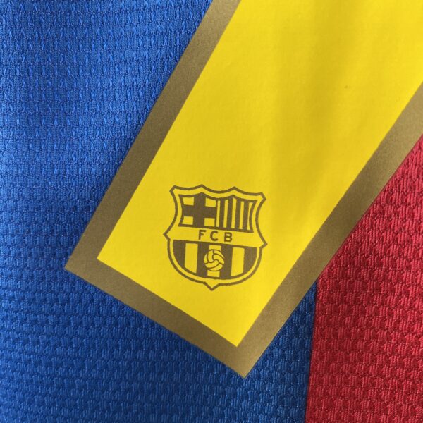 2025-02-19 16.49.27 Camisa Retrô Barcelona 2007/2008 - Lionel Messi 19 - Nike  - Azul Grená - Imagem 15