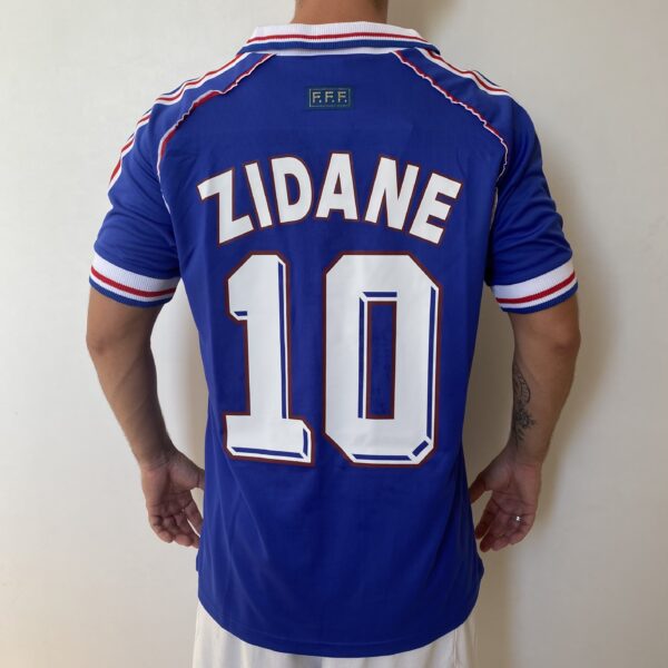 Camisa Retrô Clássica Seleção França Home 1998 - Zidane 10 - Adidas - Azul - Imagem 15
