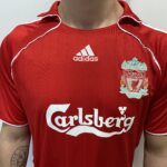 Camisa Retrô Liverpool Home Gerrard 8 - 2006/2007 Adidas Vermelha - Imagem 3