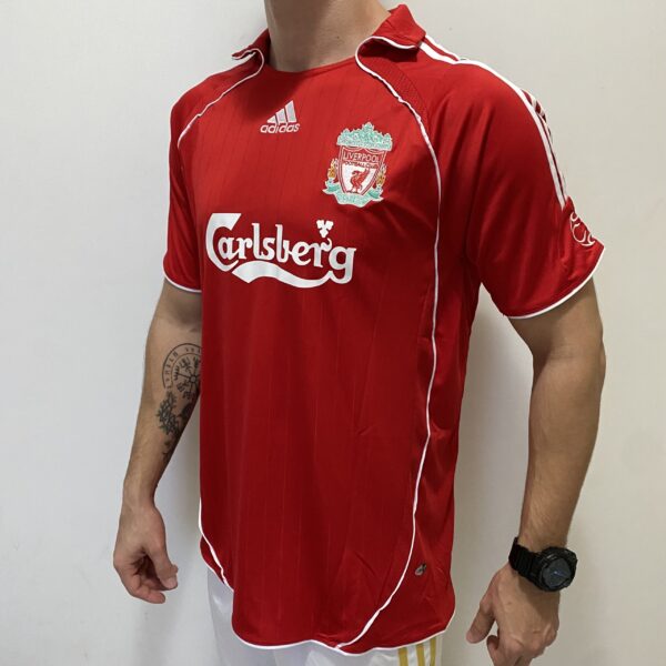 2025-08-15 17.08.12 Camisa Retrô Liverpool Home Gerrard 8 - 2006/2007 Adidas Vermelha - Imagem 10