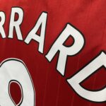 Camisa Retrô Liverpool Home Gerrard 8 - 2006/2007 Adidas Vermelha - Imagem 17