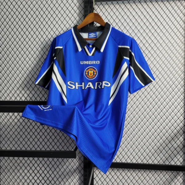 8595e1761-54e20e5200a95d580016549097567874-1024-1024 Camisa Retrô Manchester United Away 1996/1997 Umbro Azul - Imagem 2