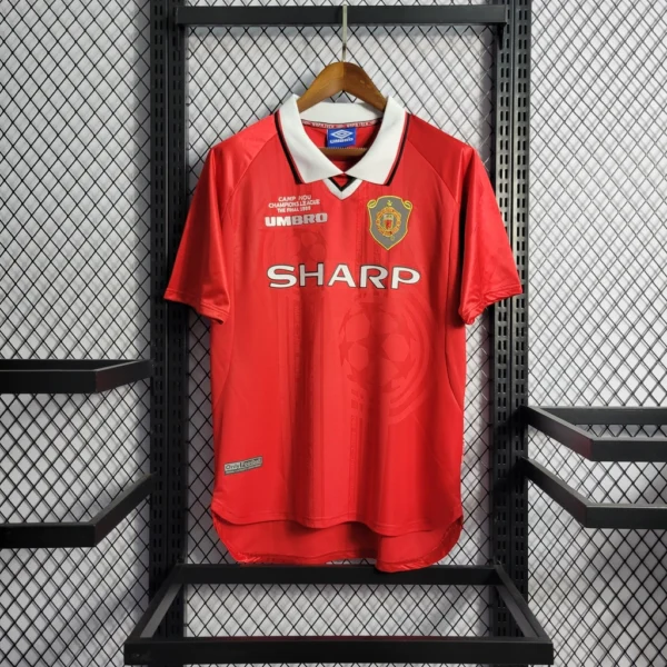 f7559b4d1-072dca2659a36e560e16549091770946-1024-1024 Camisa Retrô Manchester United Home 1999/2000 Umbro Vermelha - Imagem 1