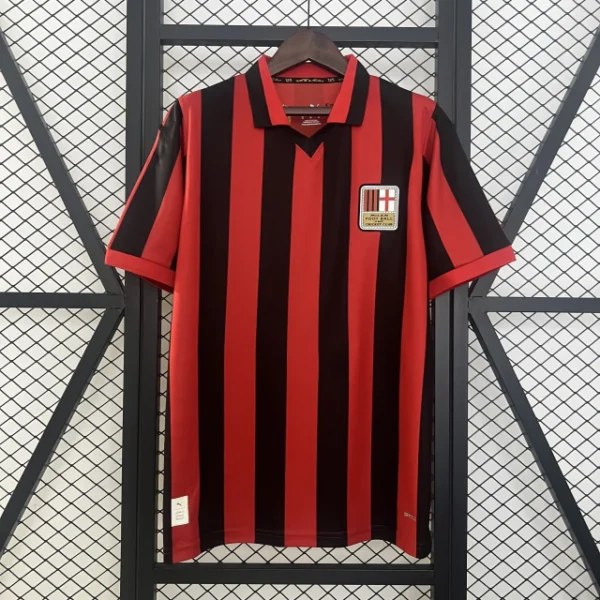 Camisa Milan Home Comemorativa 125 Anos Retrô 2025 Puma Vermelha e Preta - Imagem 1