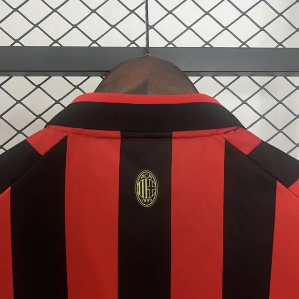 Camisa Milan Home Comemorativa 125 Anos Retrô 2025 Puma Vermelha e Preta - Imagem 9
